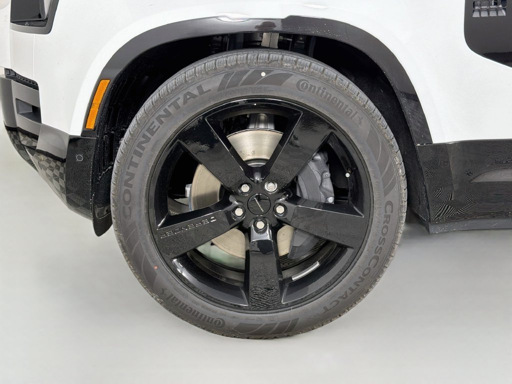 New 2026 Fuji White Land Rover X-Dynamic SE image 33