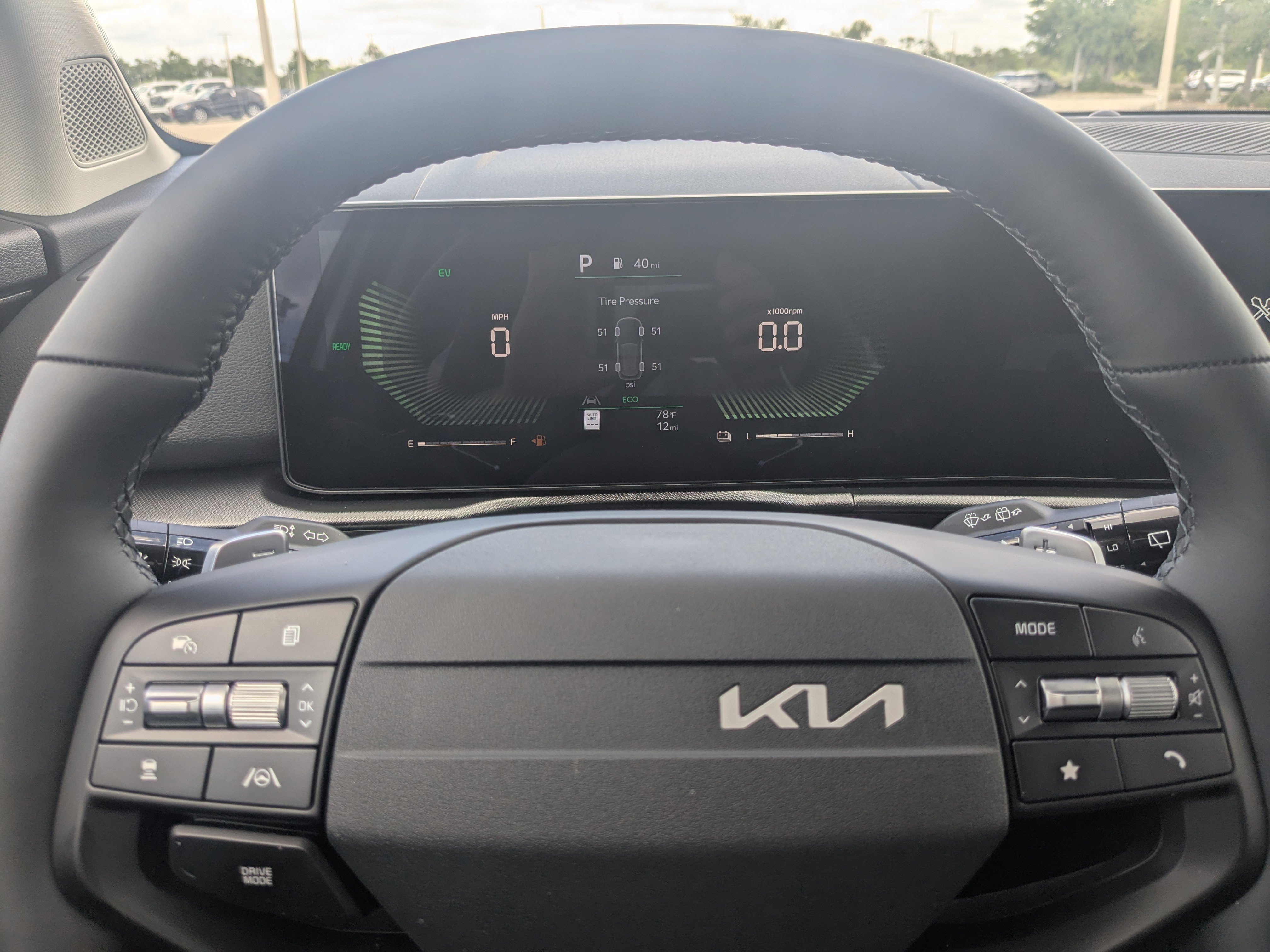 New 2026 Snow White Pearl Kia LX image 31
