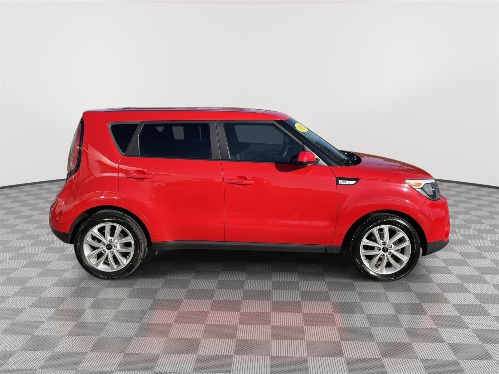 Used 2017 Inferno Red Kia + image 3