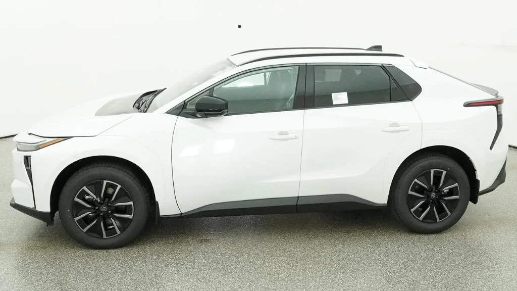 New 2026 Wind Chill Pearl Toyota XLE image 21