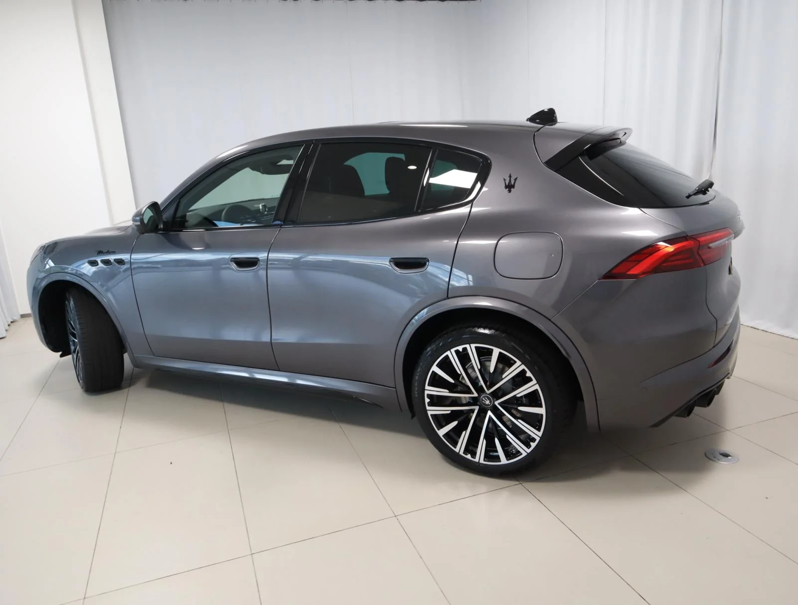 New 2025 Grigio Lava Metallic Maserati Modena AWD image 3