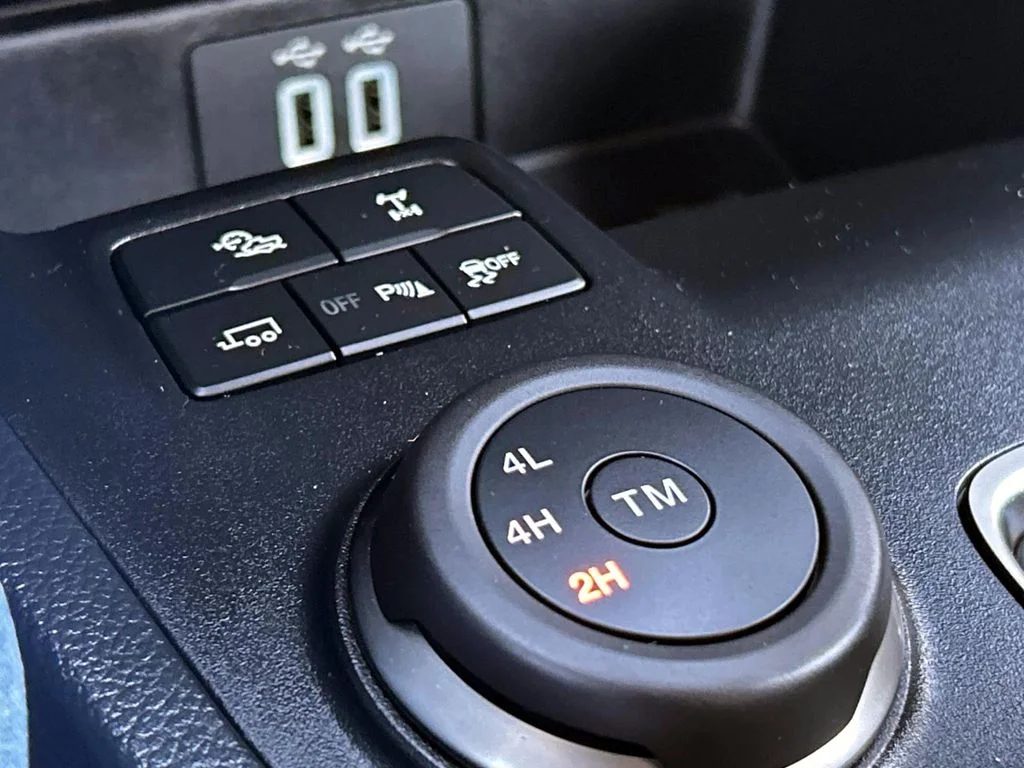Used 2022 White Ford Lariat image 28