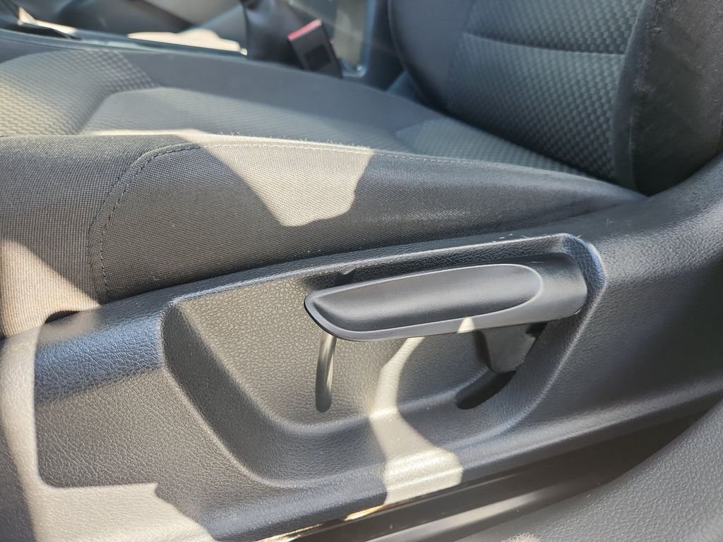 Used 2013 Silver Volkswagen 2.5 S image 26