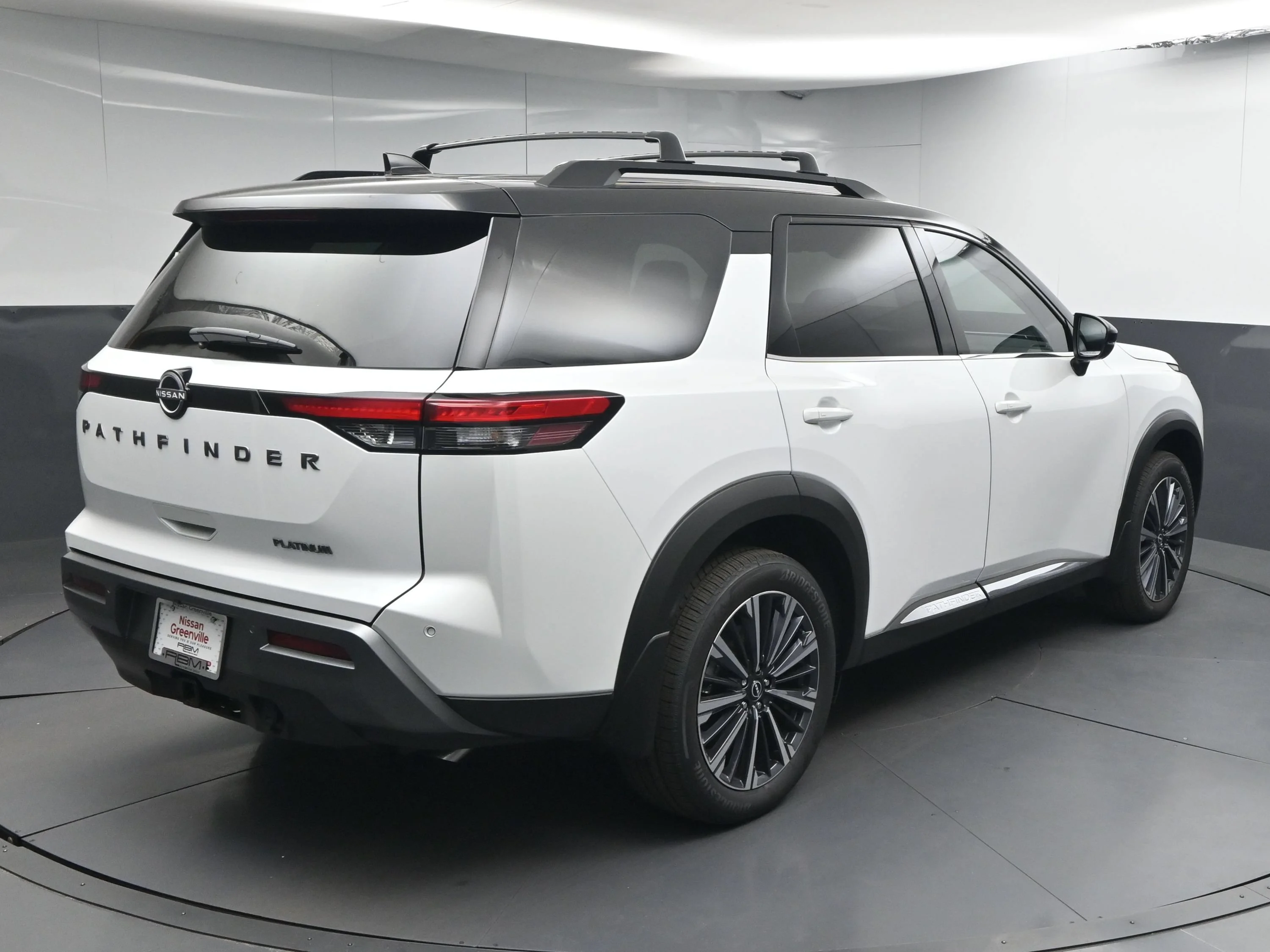 New 2026 Everest White Pearl TriCoat / Super Black Two-tone Nissan Platinum image 6