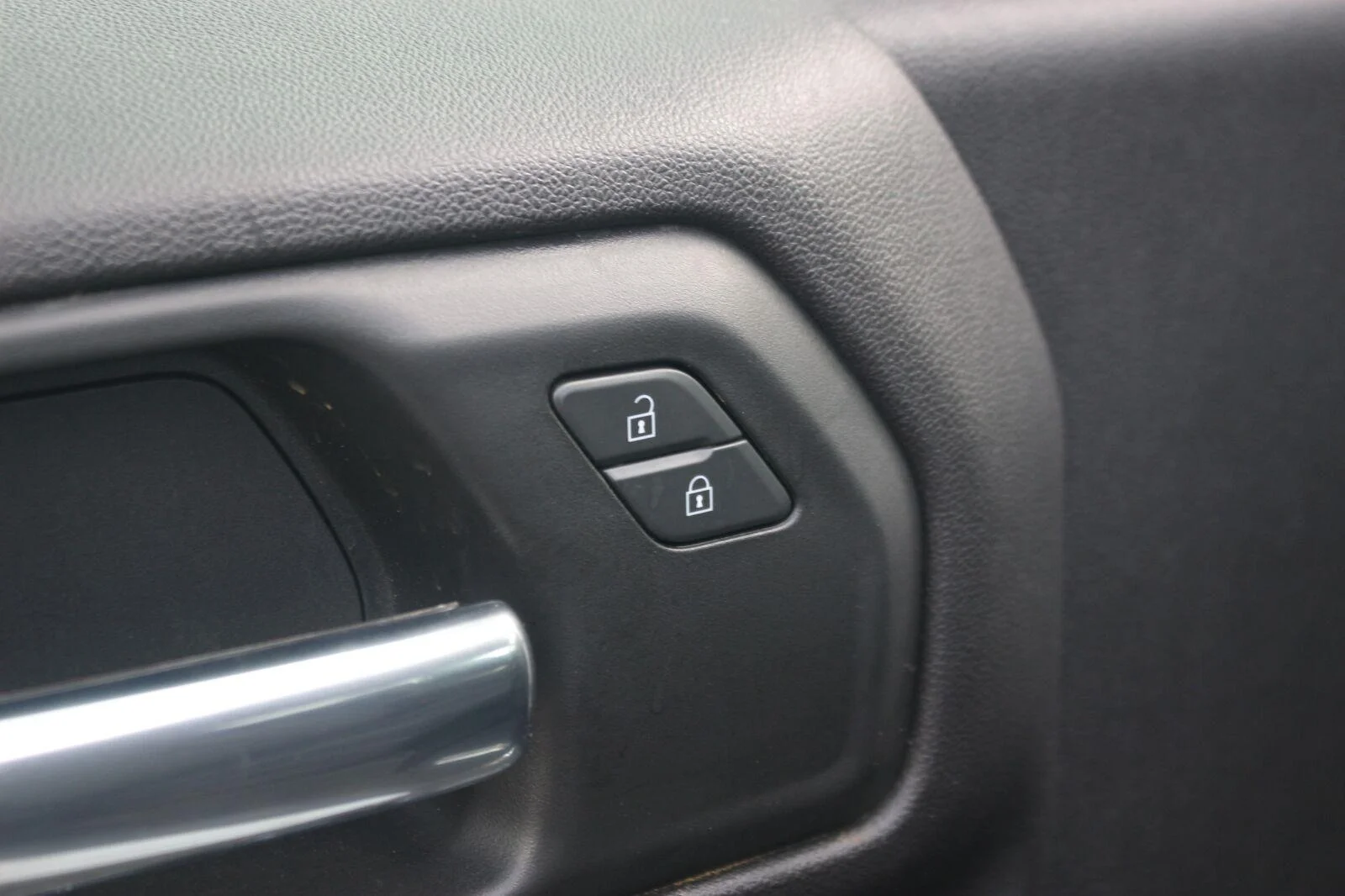 Used 2024 Summit White Chevrolet Custom Trail Boss image 15