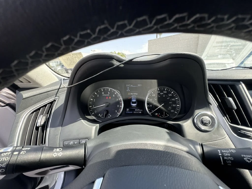 Used 2023 White INFINITI LUXE image 11