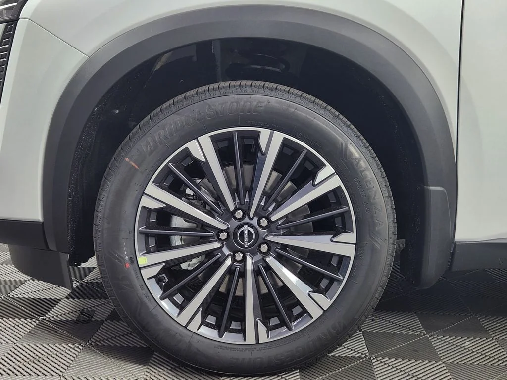 New 2026 White Nissan Platinum image 15