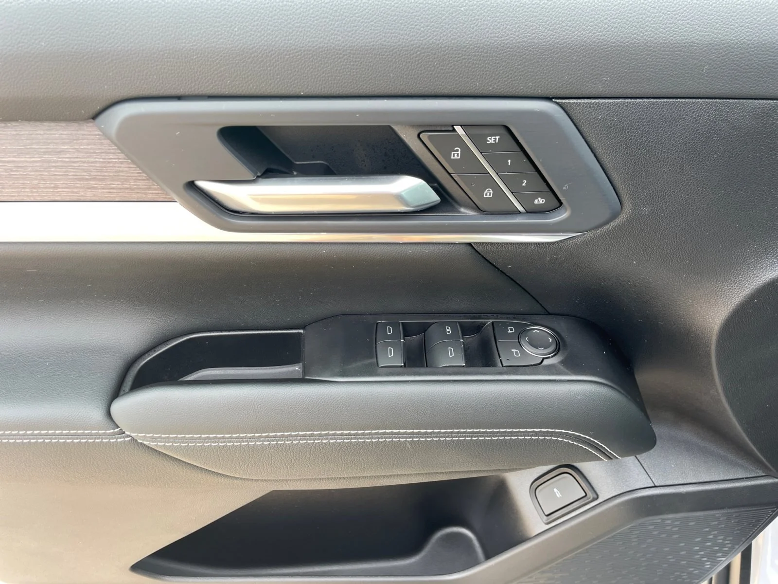 New 2027 Glacier White Tricoat GMC AWD Denali image 17