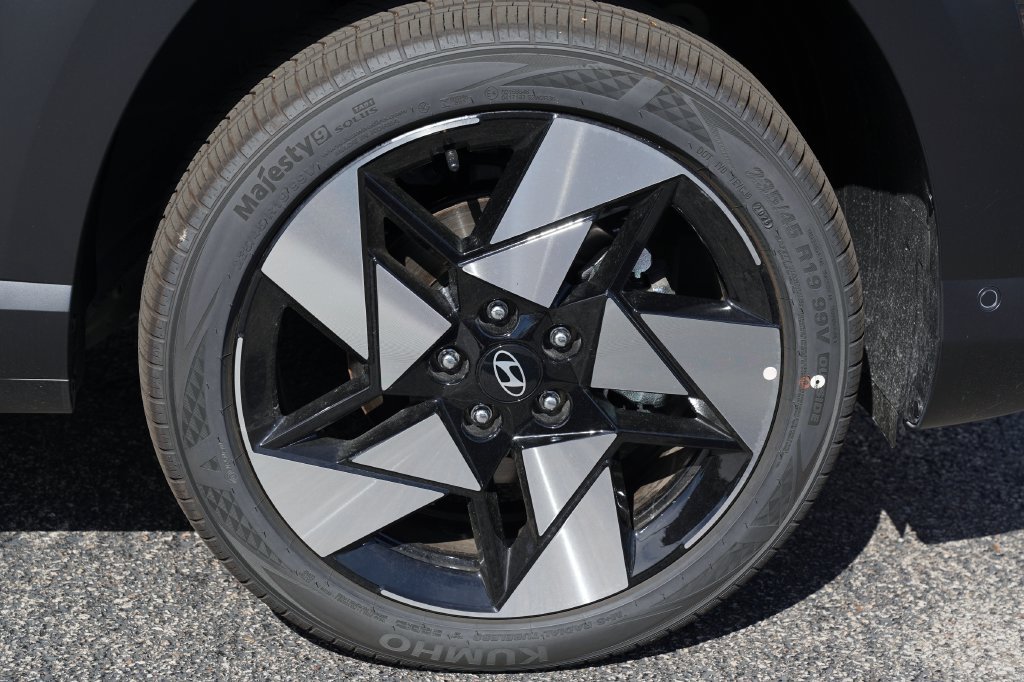 New 2027 Abyss Black Pearl Hyundai Limited image 23