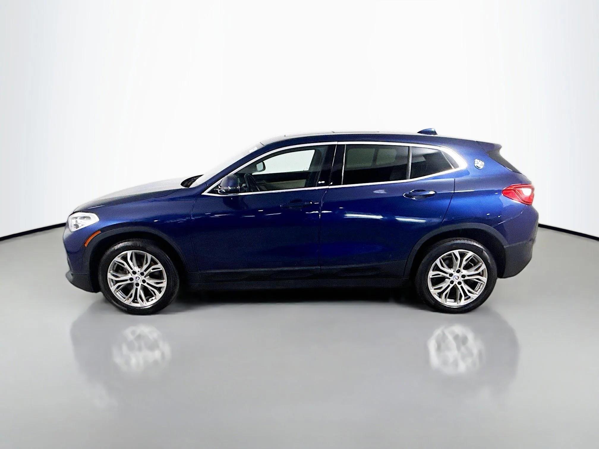 Used 2020 Mediterranean Blue Metallic BMW xDrive28i image 4