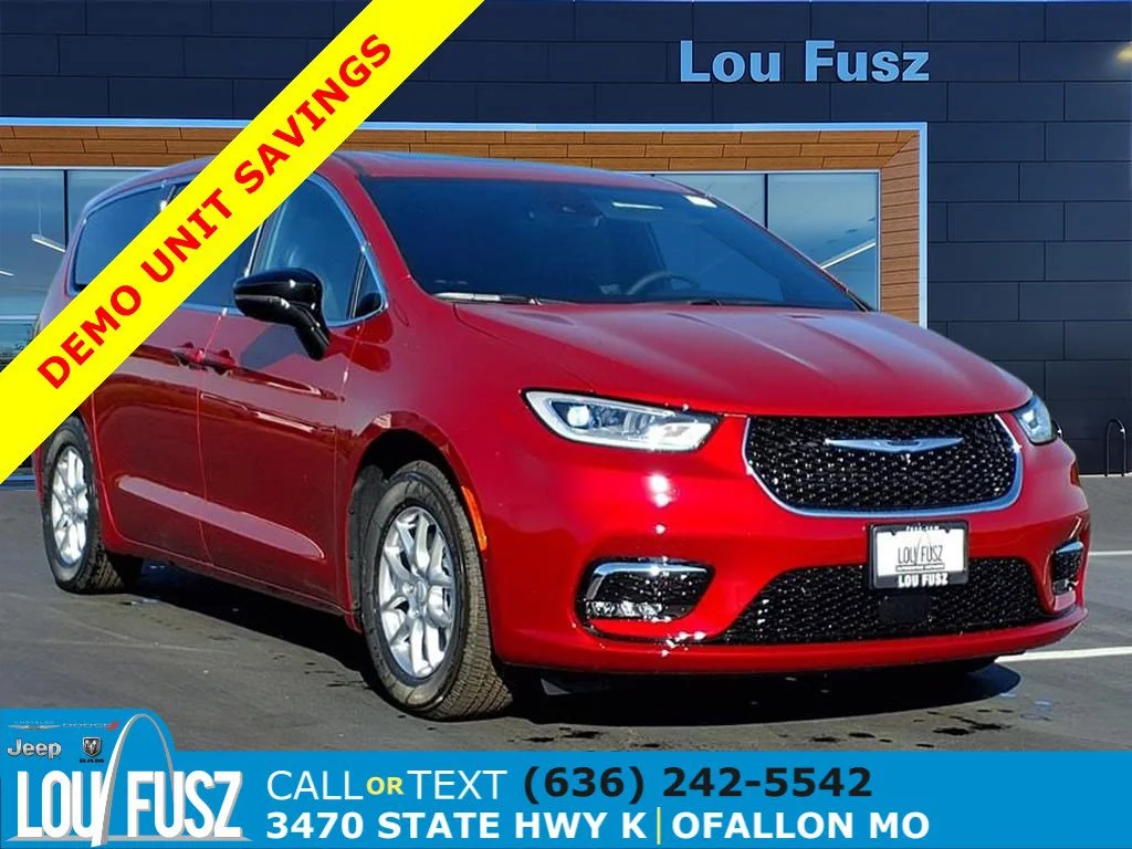 2026 Chrysler Pacifica Select's photo