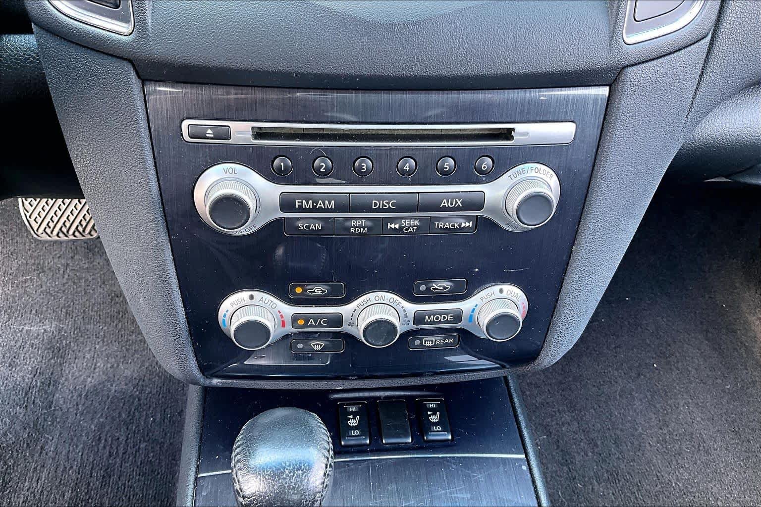 Used 2014 Super Black Nissan 3.5 SV image 32