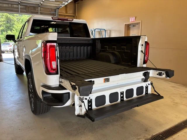 New 2026 White GMC AT4 image 18