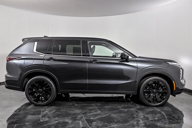 New 2026 Graphite Gray Metallic Mitsubishi LE 1.5T 2WD image 10
