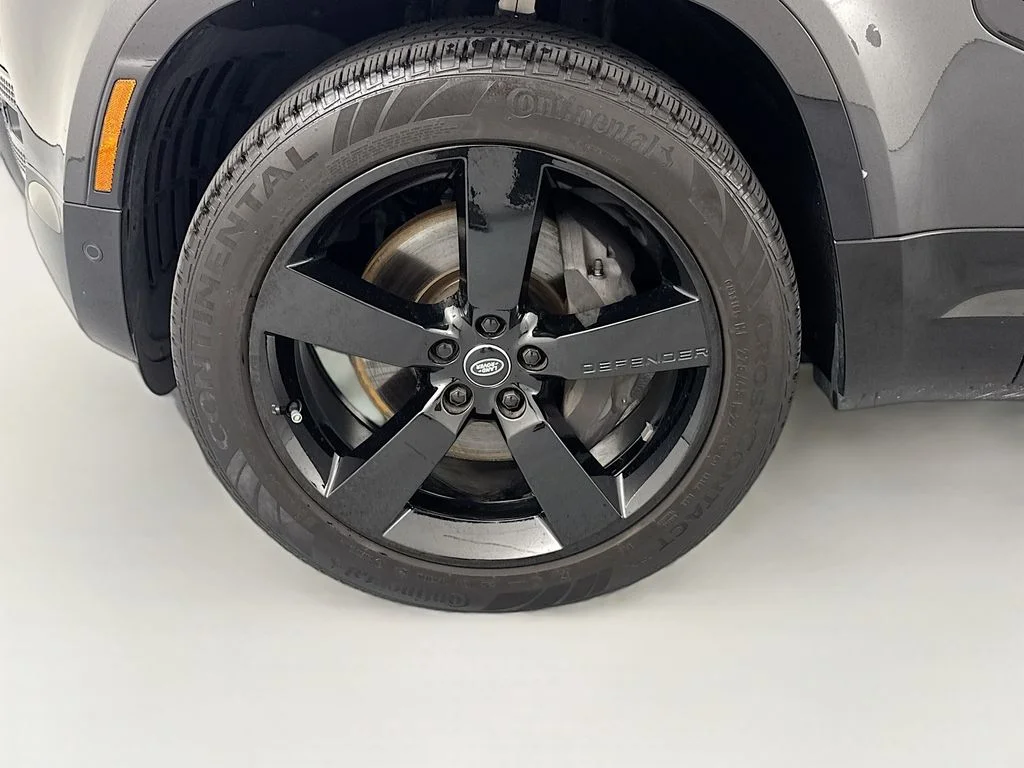 Used 2025 Gray Land Rover X-Dynamic SE image 33