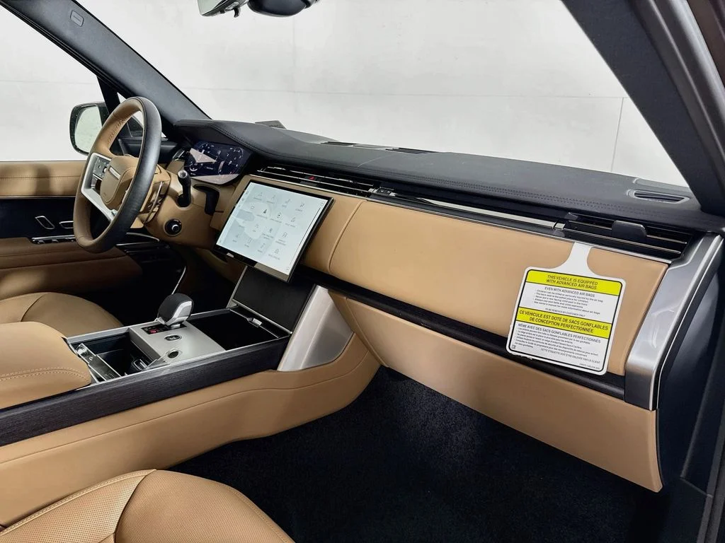 New 2026 Tourmaline Brown in Satin finish Land Rover SE image 31