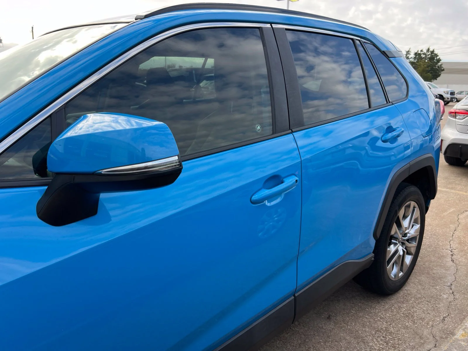 Used 2021 Blue Toyota XLE Premium image 12
