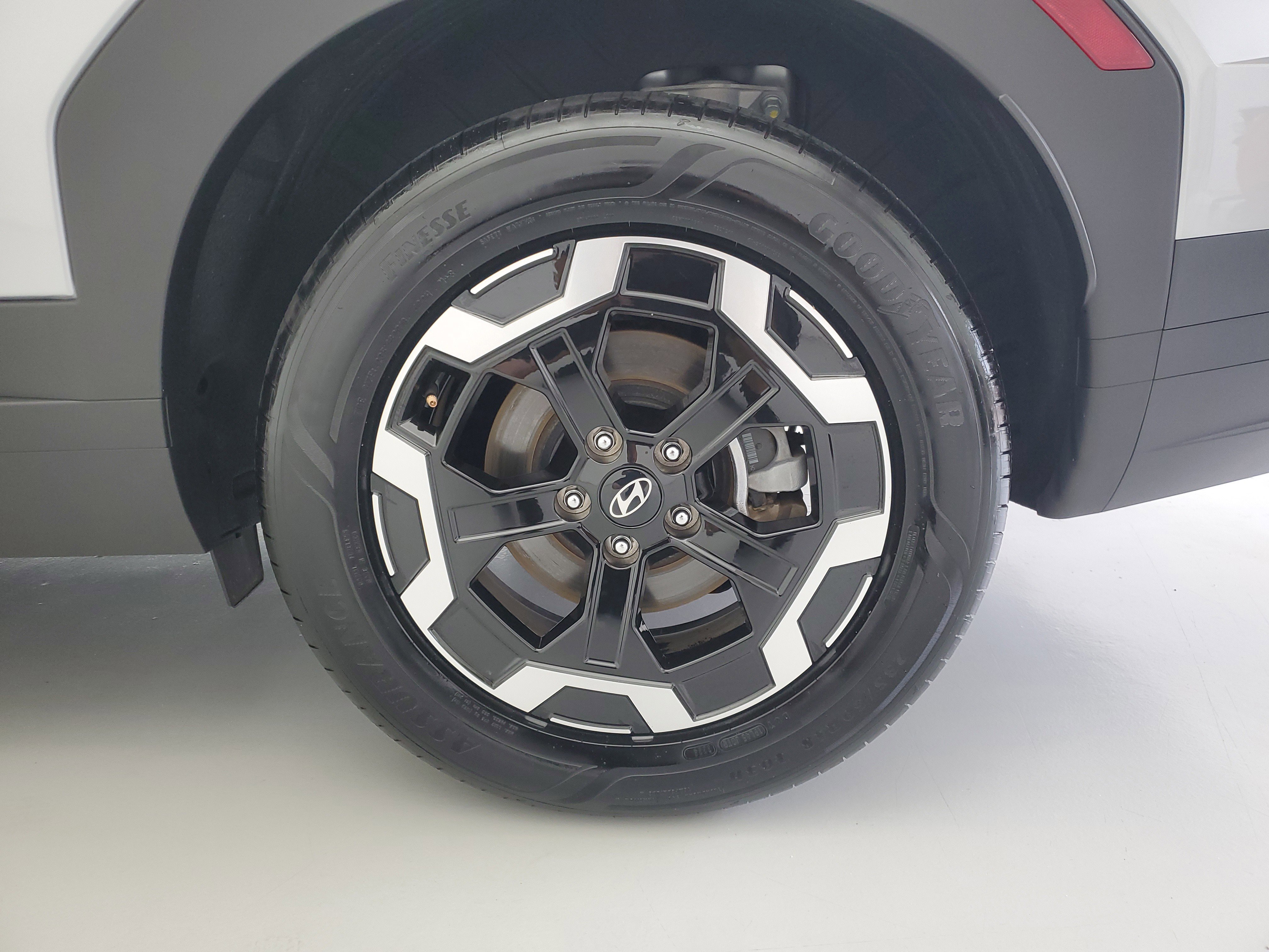 Used 2025 Shimmering Silver Hyundai SEL image 11