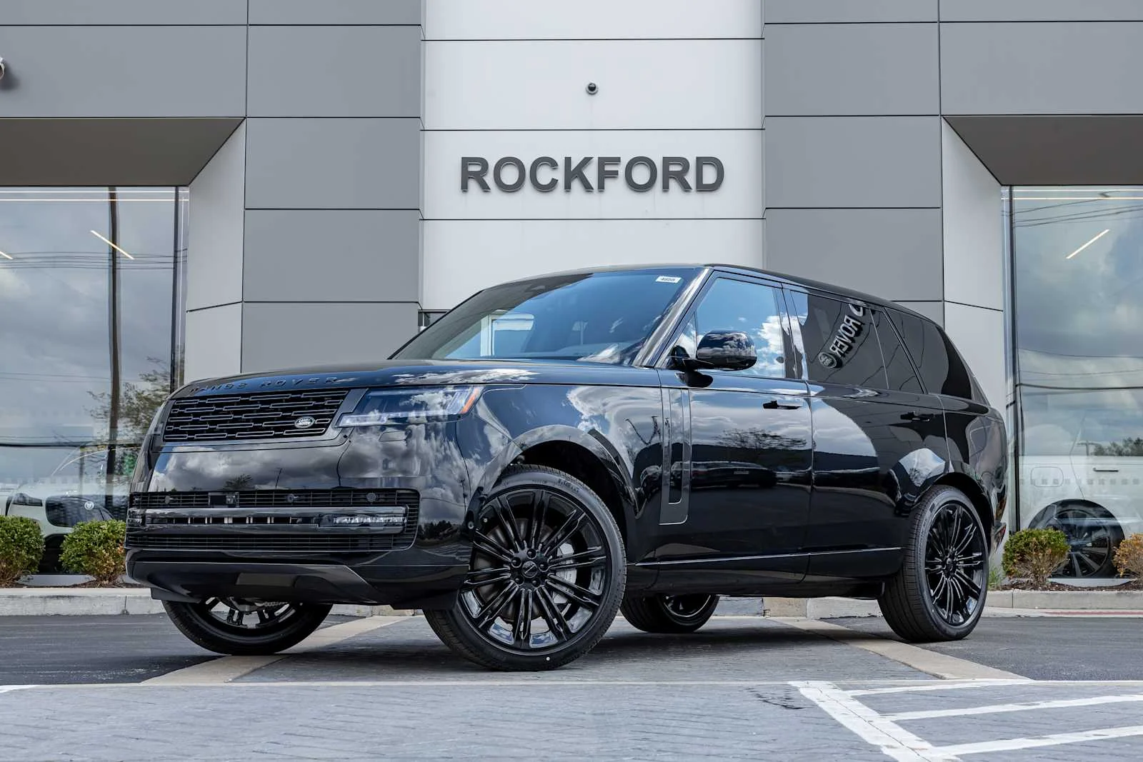 2026 Land Rover Range Rover 4.4 SE LWB 7's photo
