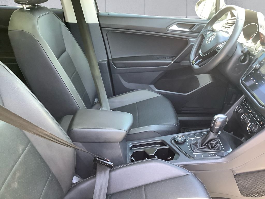 Used 2020  Volkswagen 2.0T SE image 13