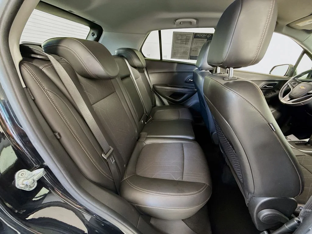 Used 2020  Chevrolet LT image 25