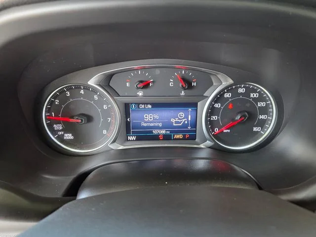Used 2021 White GMC SLE image 32