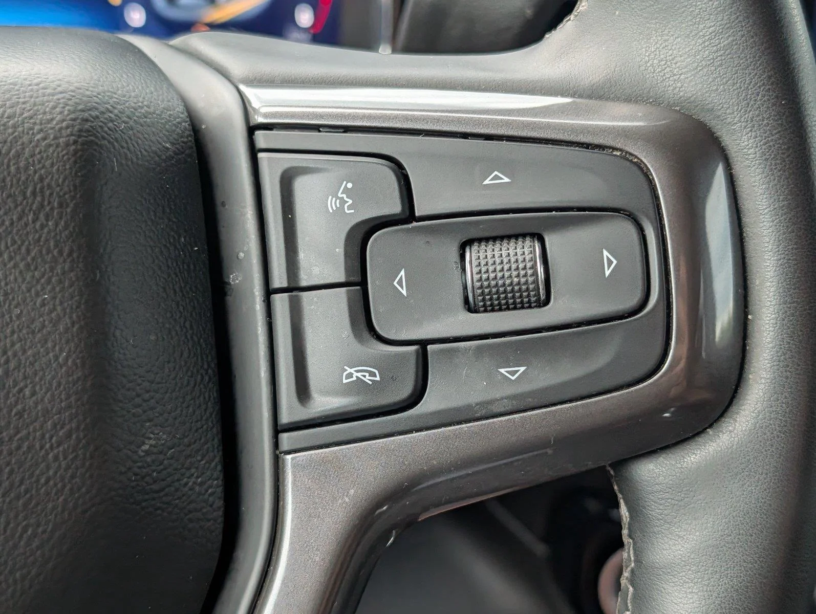 Used 2024 Iridescent Pearl Tricoat Chevrolet High Country image 27