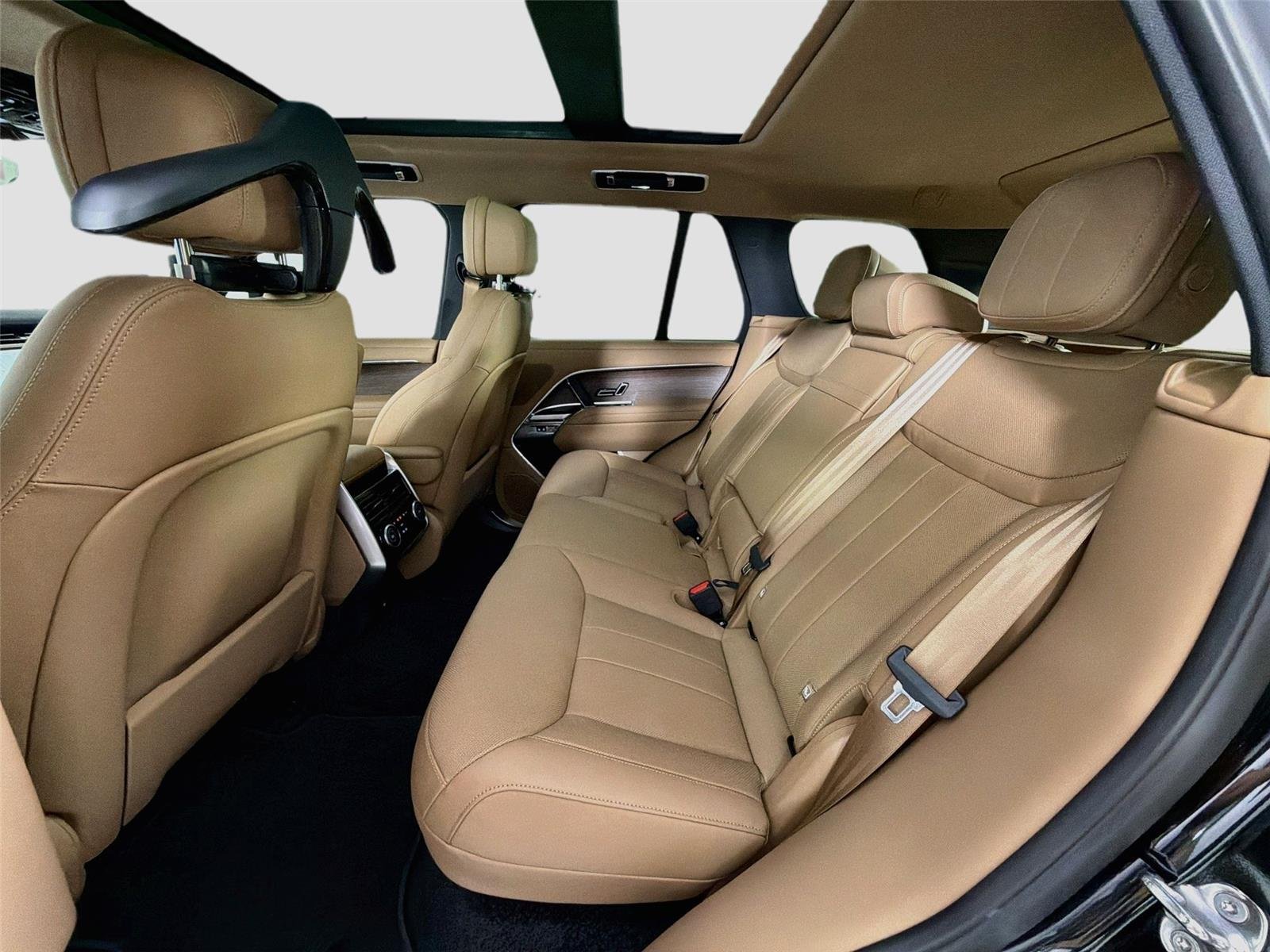 New 2026 Fuji White Land Rover SE image 25