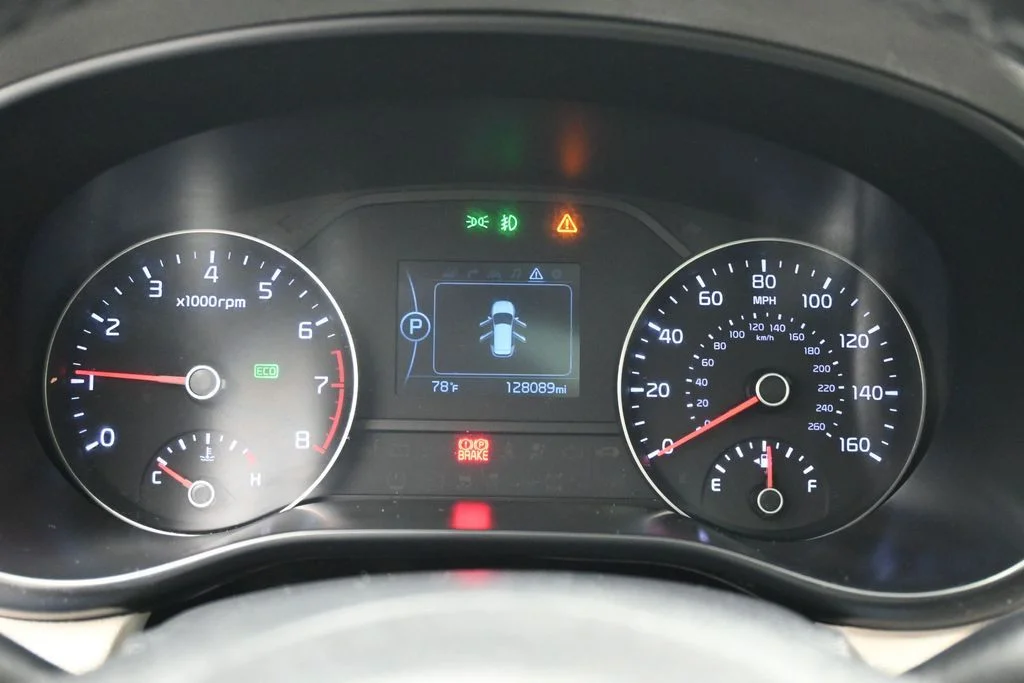 Used 2018 White Kia EX image 13