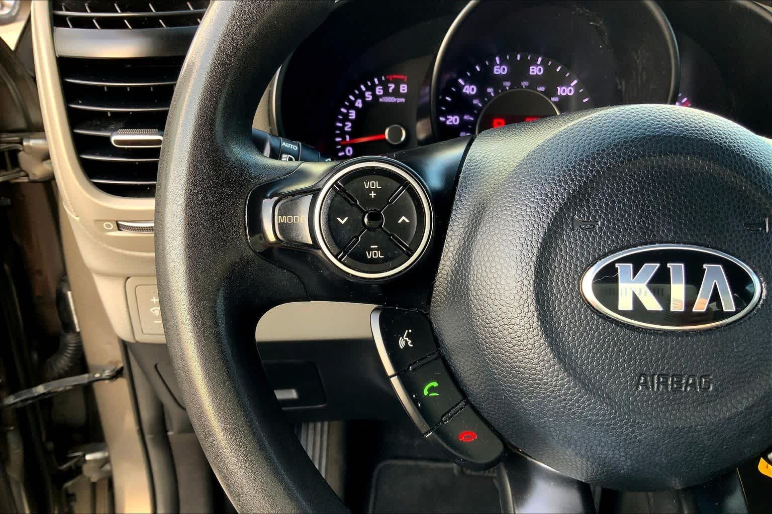 Used 2019 Titanium Gray Kia Base image 23