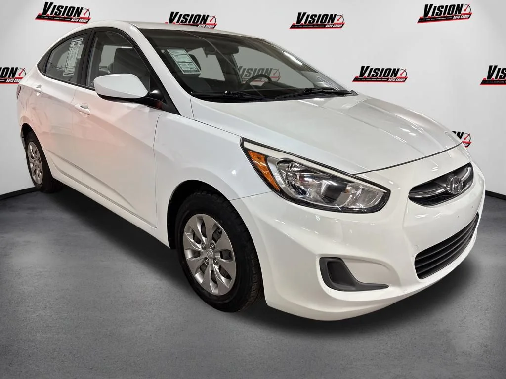 Used 2016 White Hyundai SE image 3