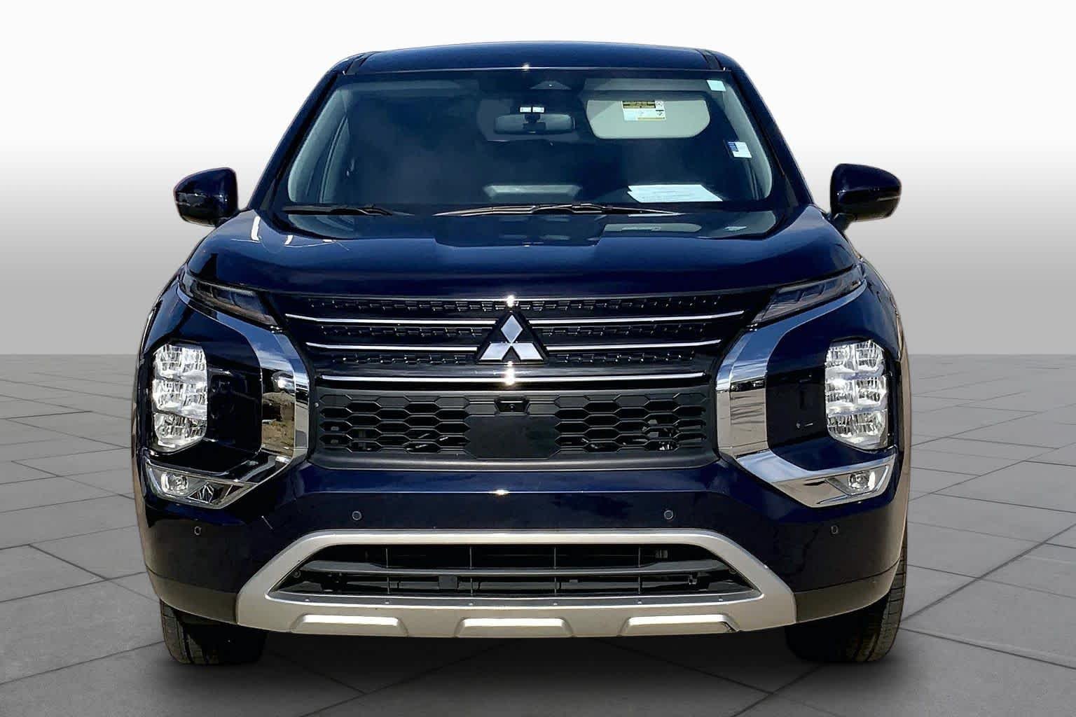 Used 2023 Cosmic Blue Metallic Mitsubishi SE image 4
