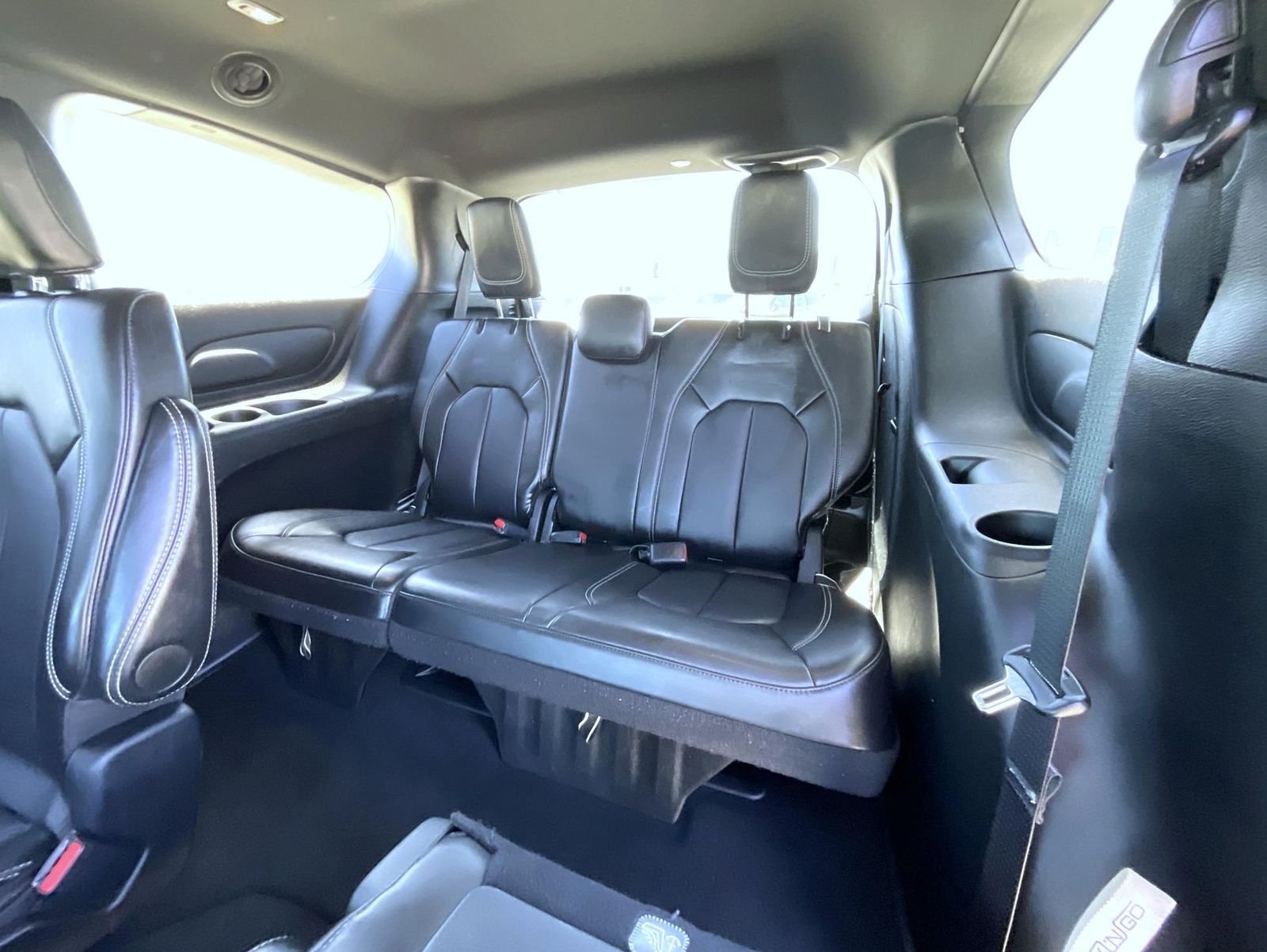 Used 2025 White Chrysler Select image 21