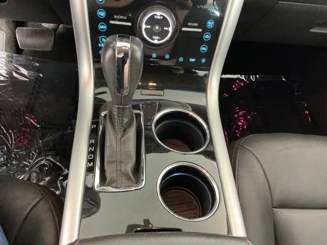 Used 2011 White Platinum Clearcoat Metallic Ford Limited image 19