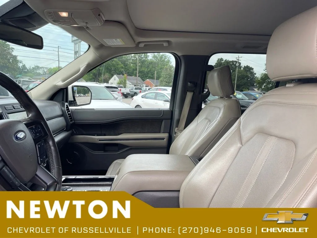 Used 2018 White Ford Limited image 4