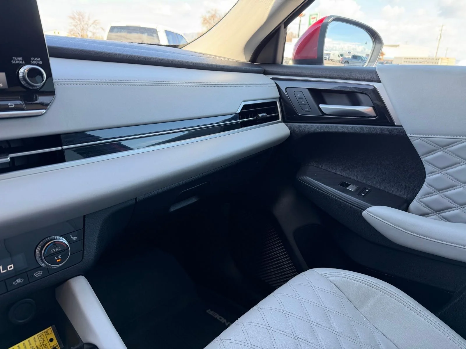 Used 2024 Silver Mitsubishi SEL image 19