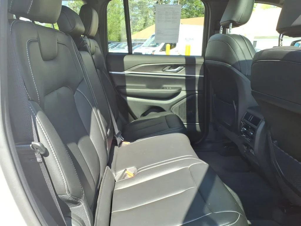 Used 2025 White Jeep Limited image 7