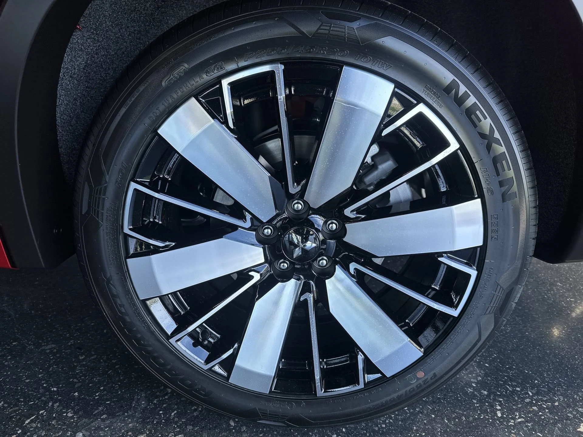 New 2026 Red Diamond/Black Roof Mitsubishi SEL image 26