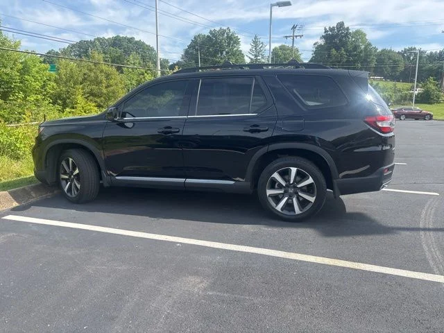 Used 2024  Honda Touring image 9