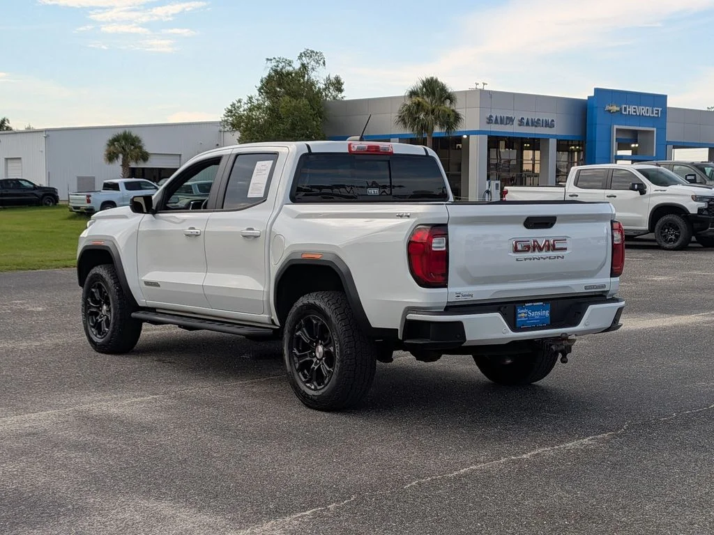 Used 2023 White GMC Elevation image 3