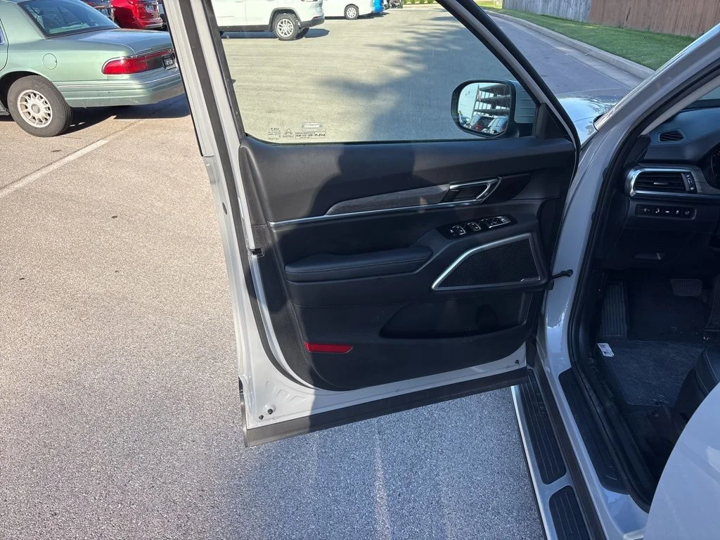 Used 2022 Gray Kia EX image 27
