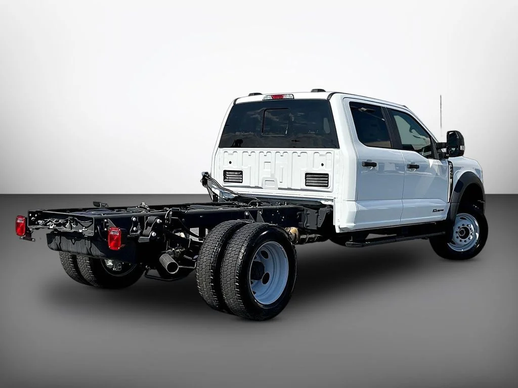 New 2026 Oxford White Ford F-450® XL image 15