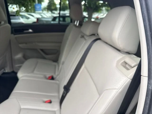 Used 2019 Blue Volkswagen 3.6L V6 SE image 16