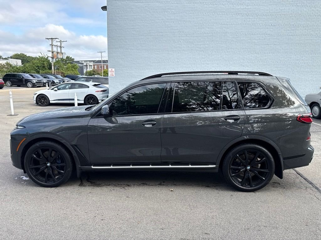 Used 2024 Gray BMW xDrive40i image 2