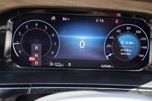 Used 2024  Volkswagen 2.0T SE w/Technology image 23
