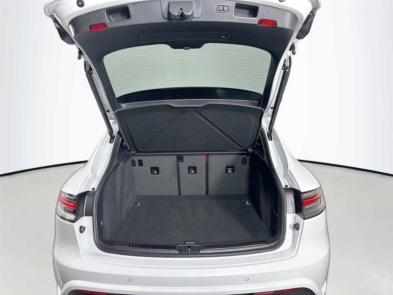 Certified Used 2026 Carrara White Metallic Porsche  image 38