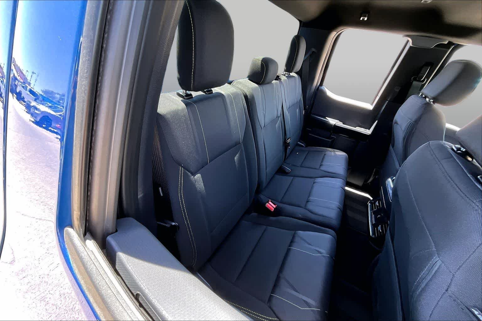 Used 2025 Atlas Blue Metallic Ford STX image 18