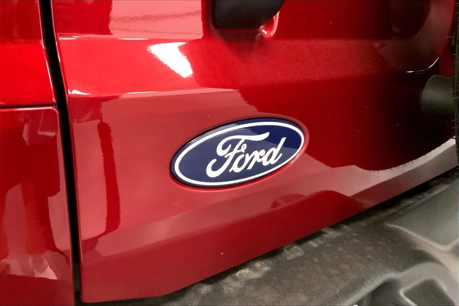 New 2026 Ruby Red Metallic Tinted Clearcoat Ford Outer Banks® image 12