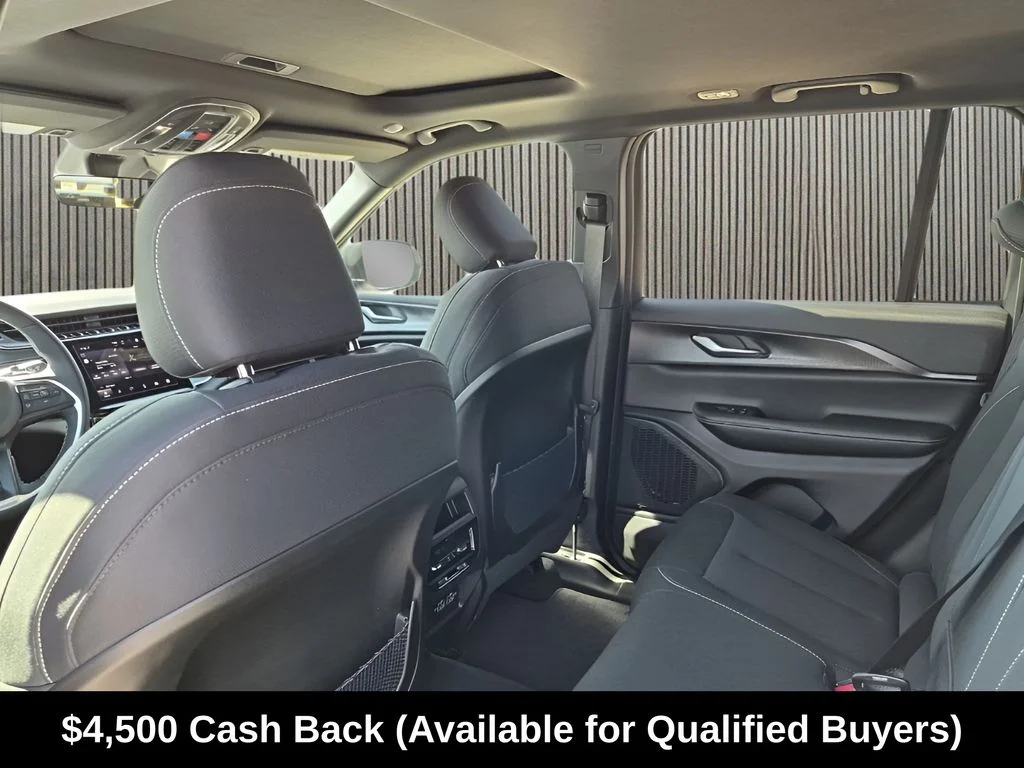 New 2026 Bright White Clear-Coat Exterior Paint Jeep Laredo X image 21