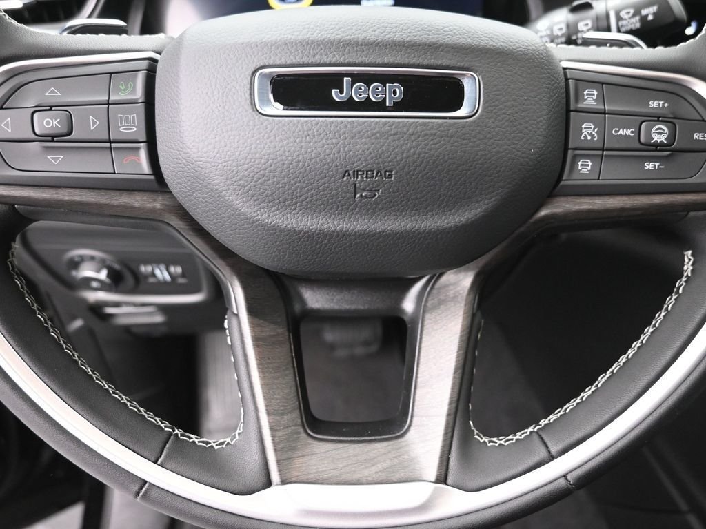 New 2026 Diamond Black Crystal Pearl-Coat Exterior Paint Jeep Limited Reserve image 19